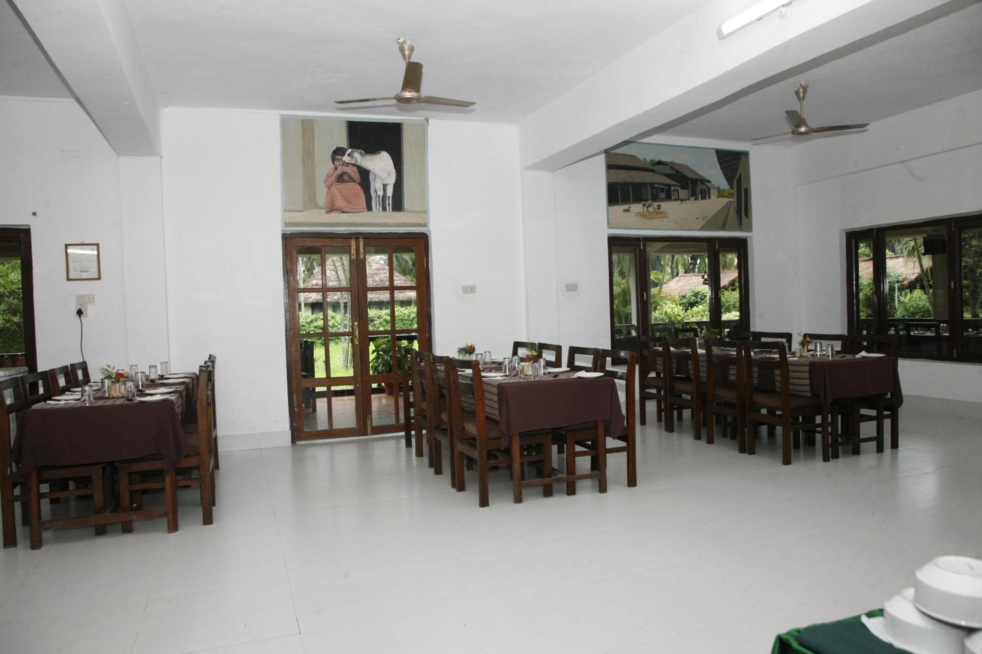 Chitwan Paradise Hotel Sauraha Exterior photo